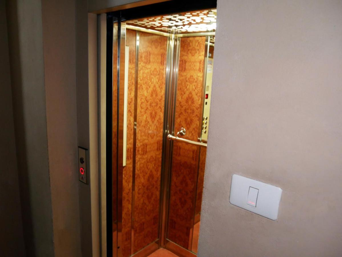 Ninetti Guest House - Apt Centro Storico Katania Zewnętrze zdjęcie